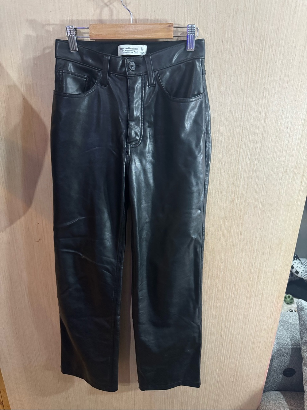 Abercrombie & Fitch 90’s Relaxed Ultra High Rise Black Faux Leather Jeans Size 0